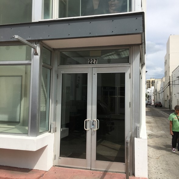 More Photos Of 227 8th St, Miami Beach General Retail For Lease