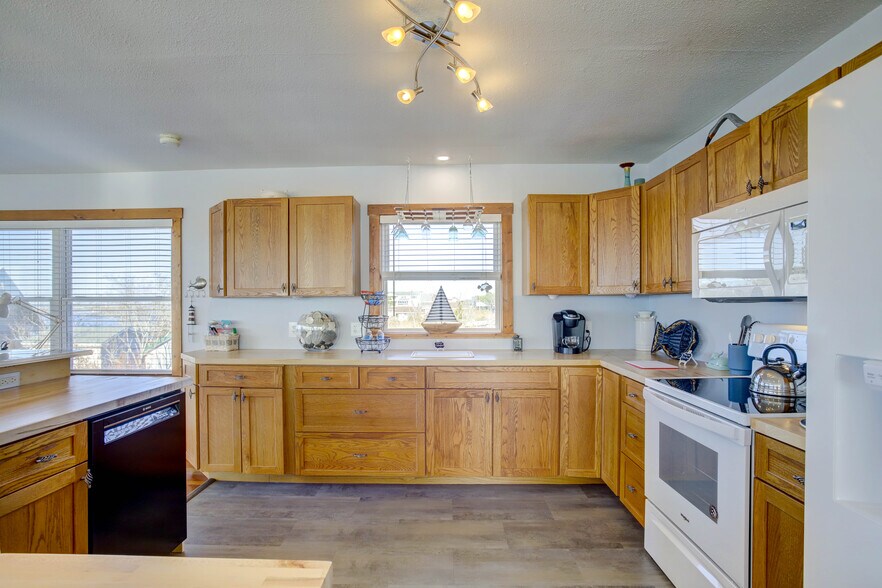 More Photos Of 3691 Main St, Chincoteague Marina For Sale