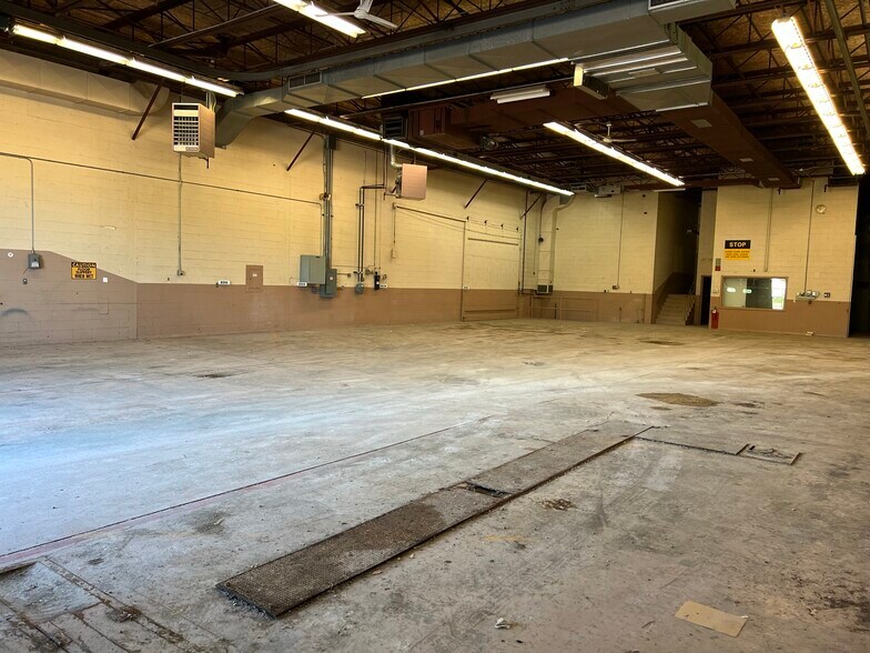 More Photos Of 2615 East Ave S, La Crosse Warehouse For Lease