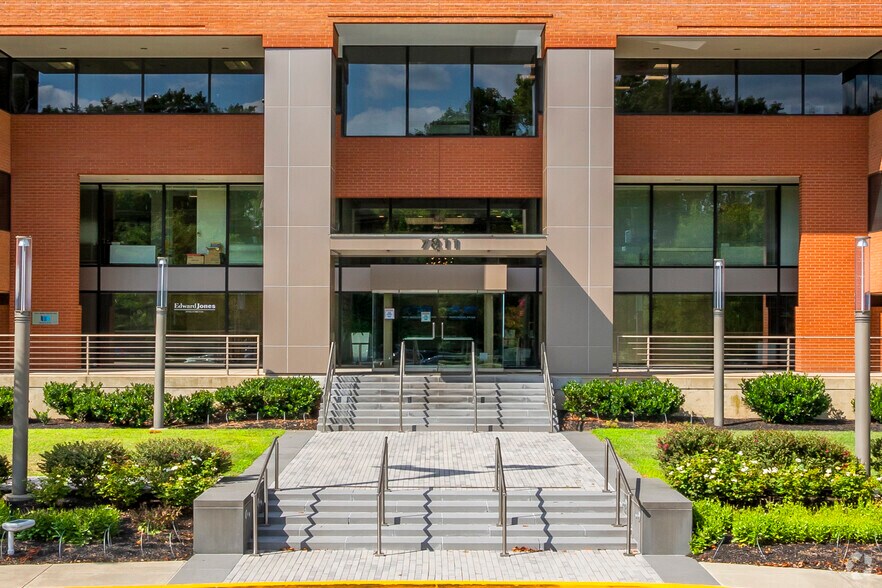 More Photos Of 7811 Montrose Rd, Potomac Medical For Lease