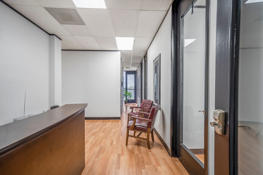 More Photos Of 1110 N Loop 336 W, Conroe Office For Lease