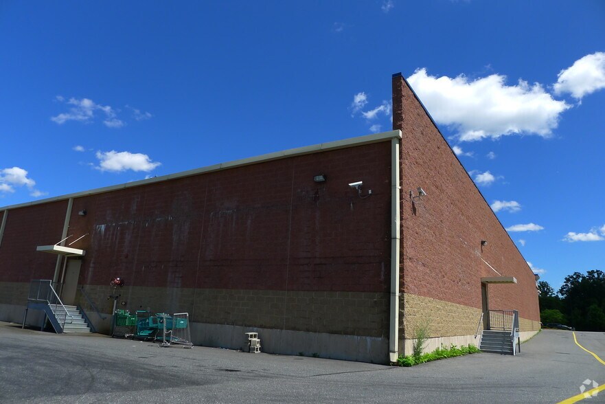 More Photos Of 50 Cambridge St, Worcester Supermarket For Lease