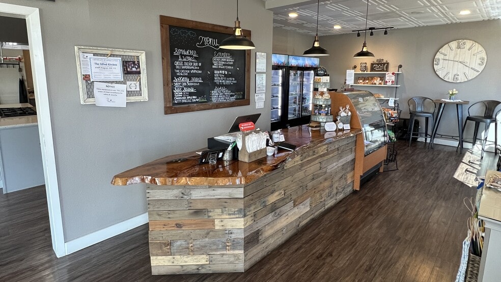 More Photos Of 711 Vandercook Way, Longview Storefront For Lease