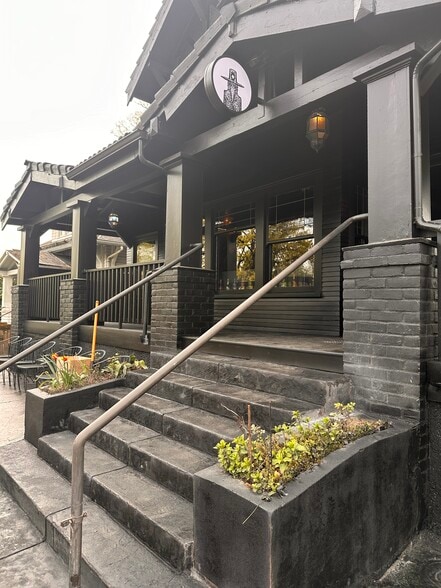 More Photos Of 2014 Main St, Vancouver General Retail For Sale