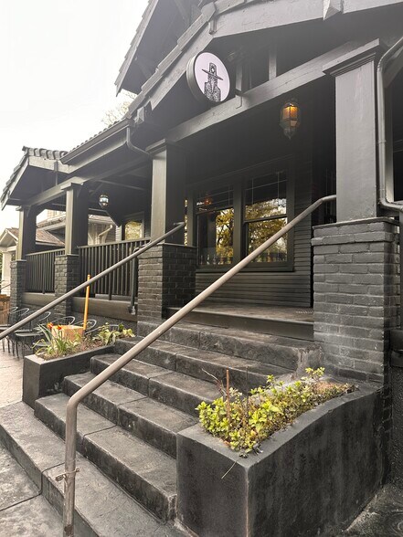 More Photos Of 2014 Main St, Vancouver General Retail For Sale