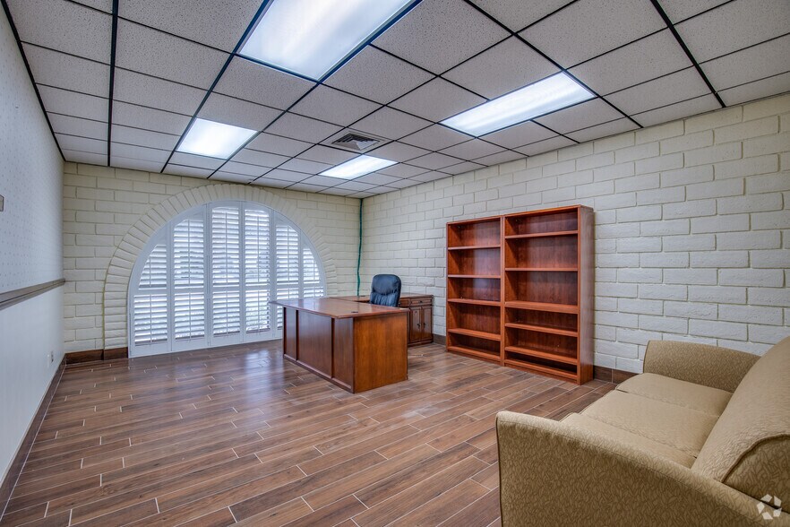 More Photos Of 601 S Rancho Dr, Las Vegas Medical For Sale