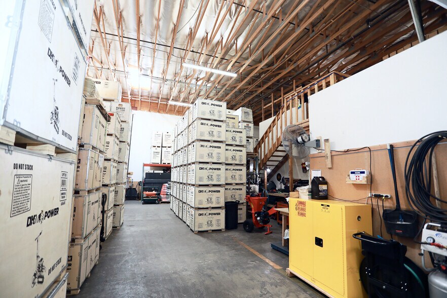 More Photos Of 4301 S Valley View Blvd, Las Vegas Warehouse For Lease