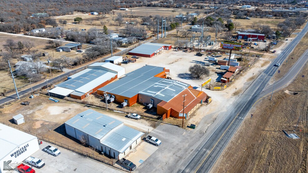 More Photos Of 302 N Access Rd, Clyde Showroom For Sale