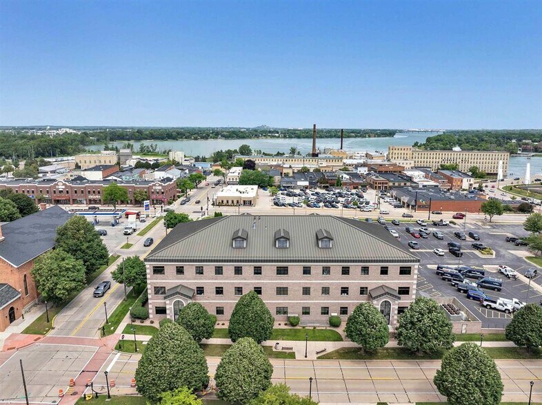 More Photos Of 325 Reid St, De Pere Office For Sale