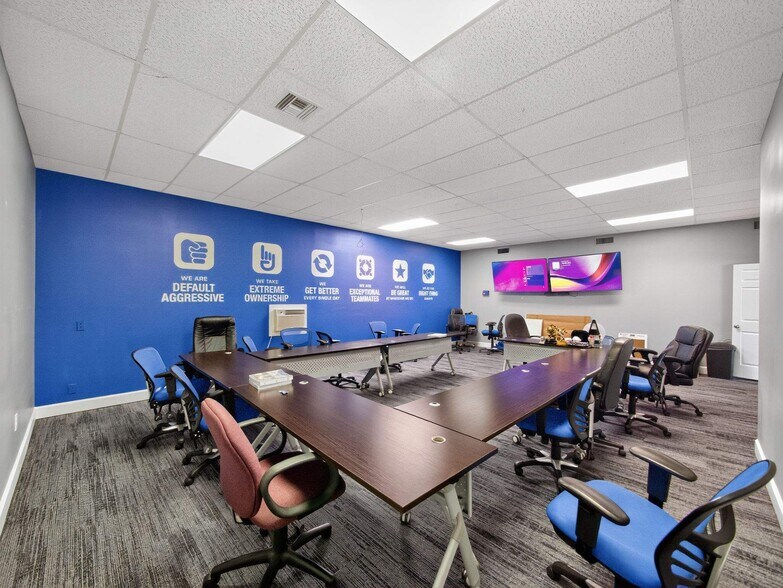 More Photos Of 2715 NE 36th Ave, Ocala Service For Sale