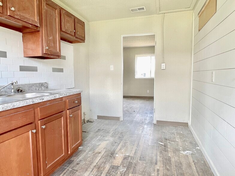 More Photos Of 826 1st St W, Birmingham Apartments For Sale