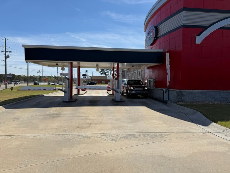 More Photos Of 2772 Riverside Dr, Macon-Bibb Carwash For Sale