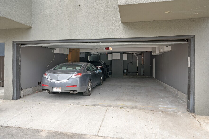 More Photos Of 22 28th Ave, Venice Apartments For Sale