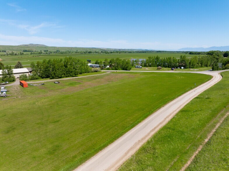 More Photos Of 70 Williams Rd E, Gallatin Gateway Flex For Sale