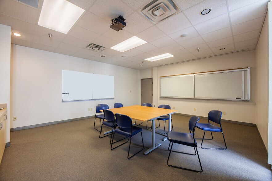 More Photos Of 9244 Markville Dr, Dallas Industrial For Lease