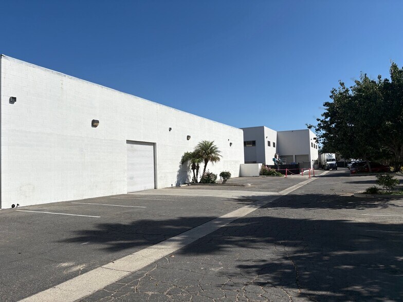 More Photos Of 5450 Tech Cr, Moorpark Manufacturing For Lease