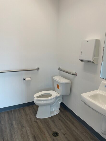 More Photos Of 2860 W State Road 84, Fort Lauderdale Office For Lease