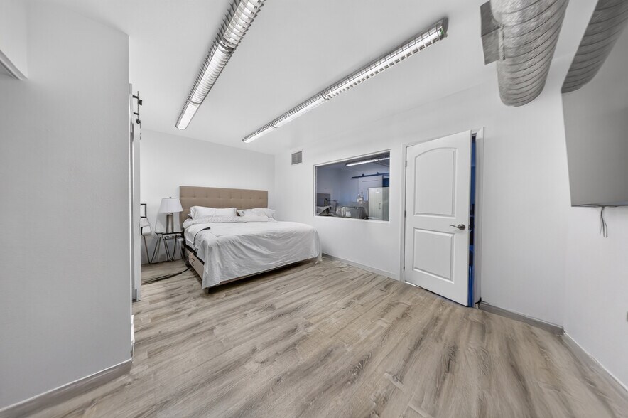 More Photos Of 20847 Sherman Way, Canoga Park Office For Sale