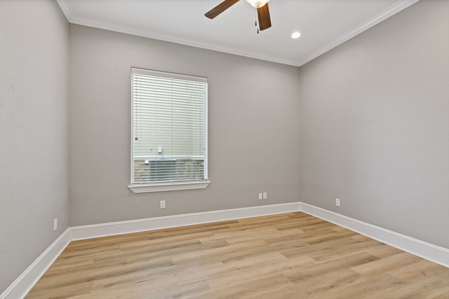 More Photos Of 11607 Spring Cypress Rd, Tomball Office For Sale