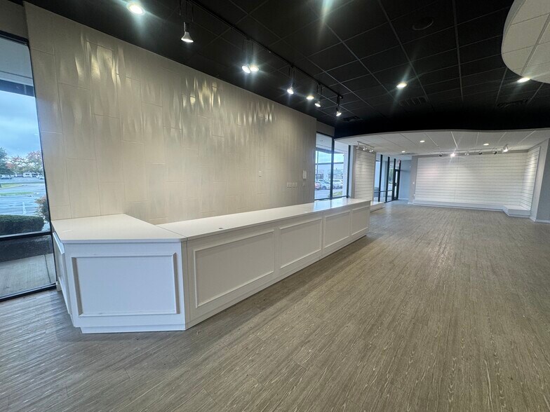 More Photos Of 2425 Scottsville Rd, Bowling Green Storefront Retail Office For Lease