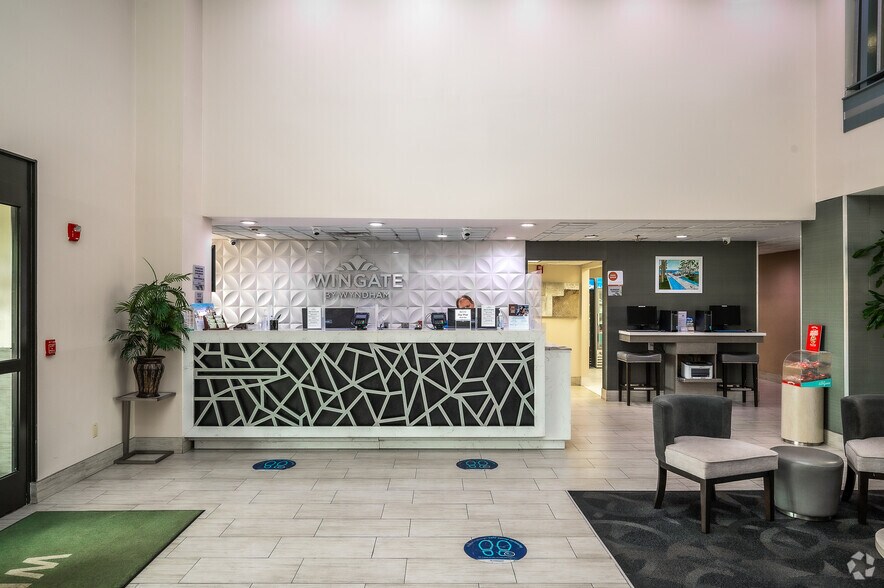 More Photos Of 2060 Eastern Blvd, Montgomery Hotel For Sale