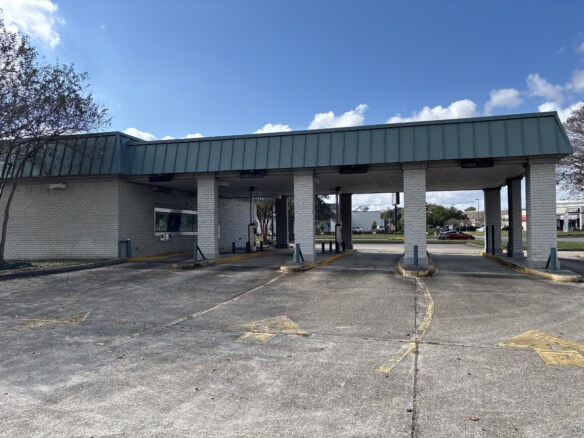 More Photos Of 2927 S Sherwood Forest Blvd, Baton Rouge Bank For Sale