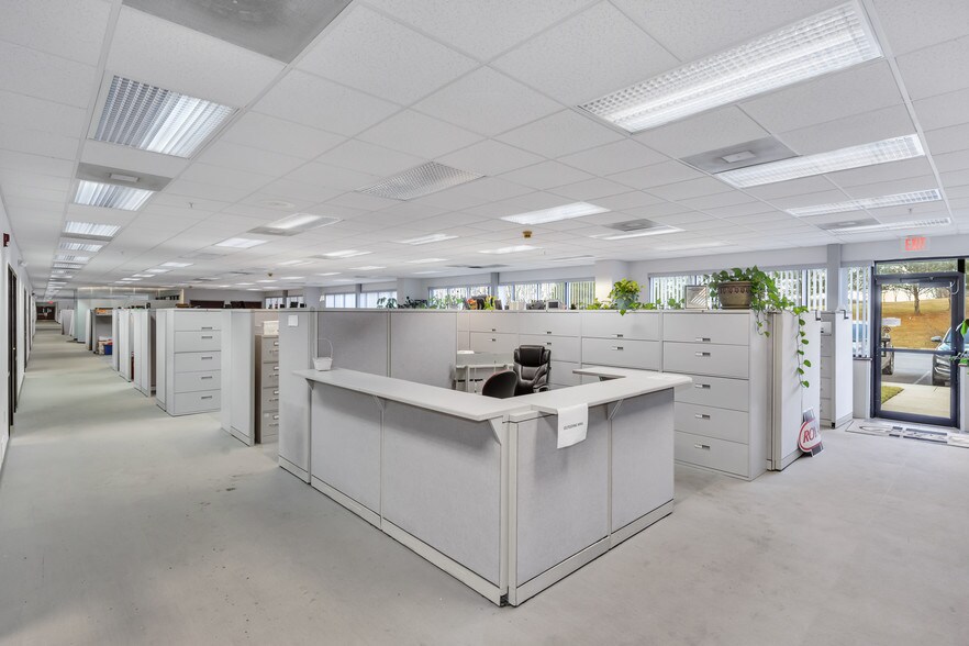 More Photos Of 426 Industrial Blvd, Kearneysville Manufacturing For Lease