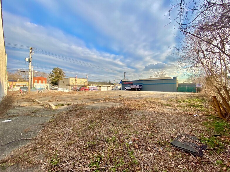 More Photos Of 1822-1836 Deer Park Ave, Deer Park Auto Repair For Sale