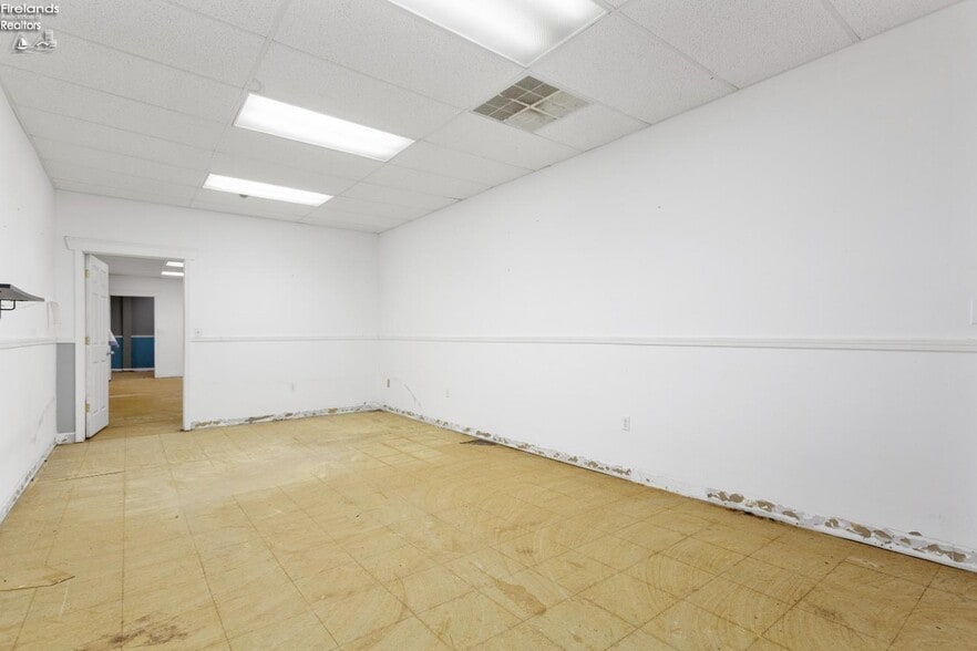 More Photos Of 46400 Telegraph Rd, Amherst Freestanding For Sale