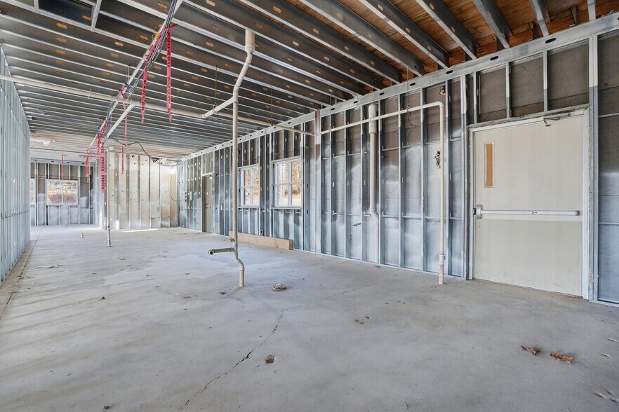 More Photos Of 113 Pocono Dr, Milford Office For Sale