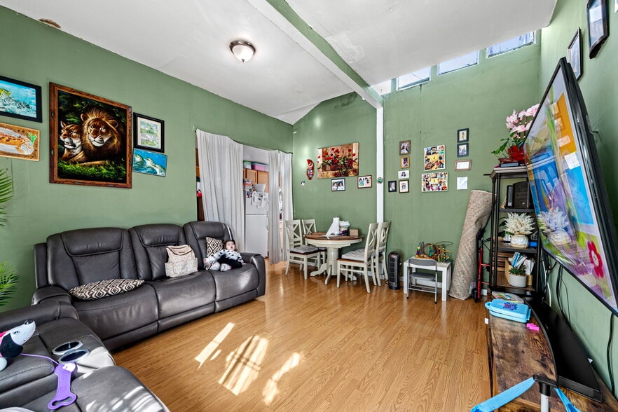 More Photos Of 1048-1050 Oak St, San Francisco Apartments For Sale