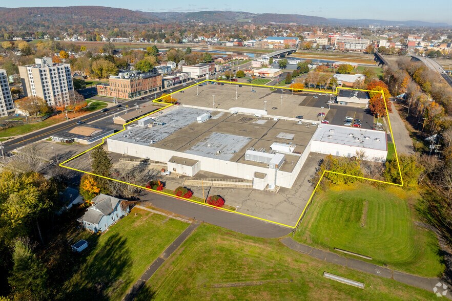 More Photos Of 299 S Main St, Elmira Freestanding For Lease