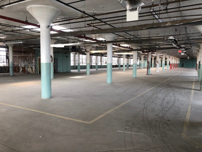 More Photos Of 53-06 Grand Ave, Maspeth Warehouse For Lease