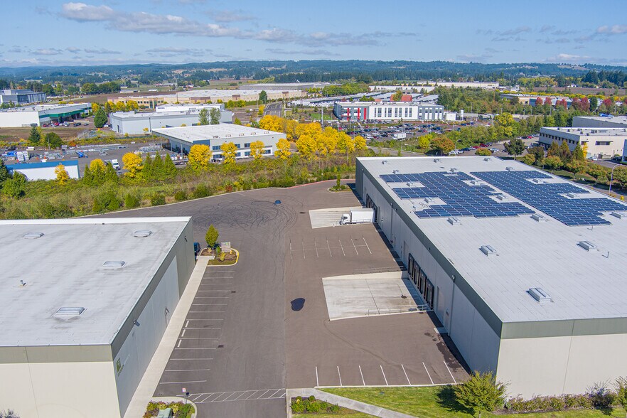 More Photos Of 5585 NE Wagon Dr, Hillsboro Industrial For Sale