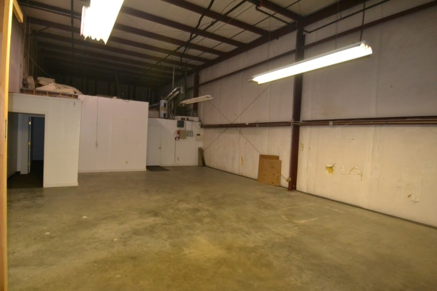 More Photos Of 506 Manchester Expy, Columbus Flex For Lease