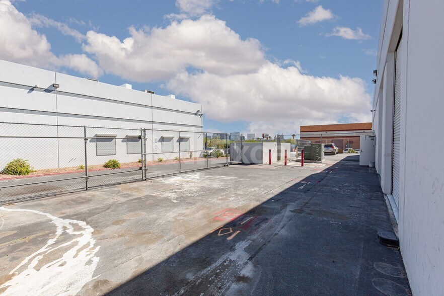 More Photos Of 4510 W Hacienda Ave, Las Vegas Warehouse For Lease