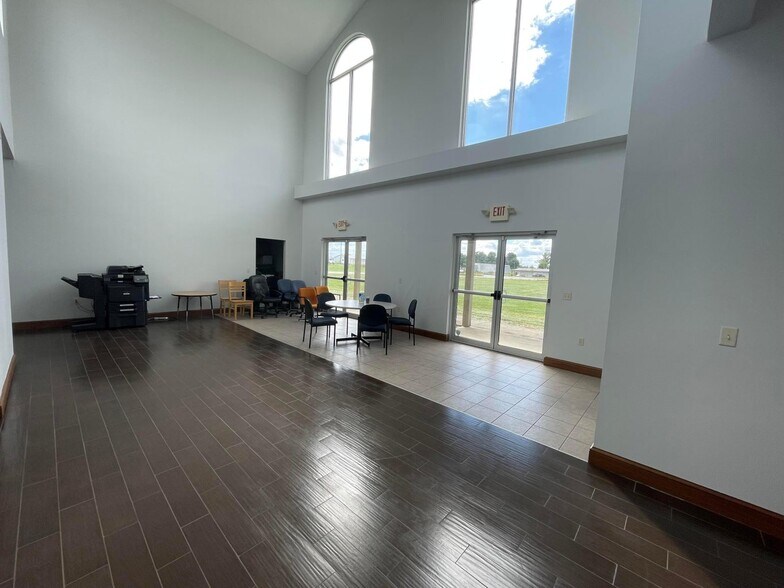 More Photos Of 15812 State Route 56 W, Mount Sterling Light Distribution For Sale