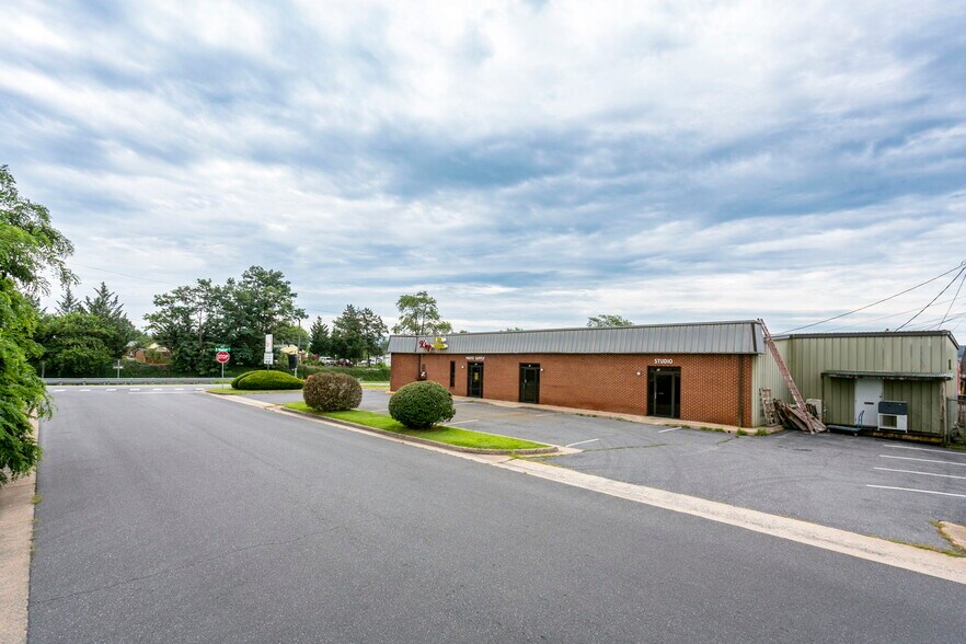 More Photos Of 889 E Market St, Harrisonburg Storefront Retail Office For Sale