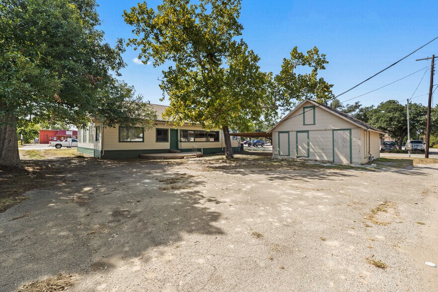 More Photos Of 620 N Main St, Taylor Storefront Retail Office For Sale