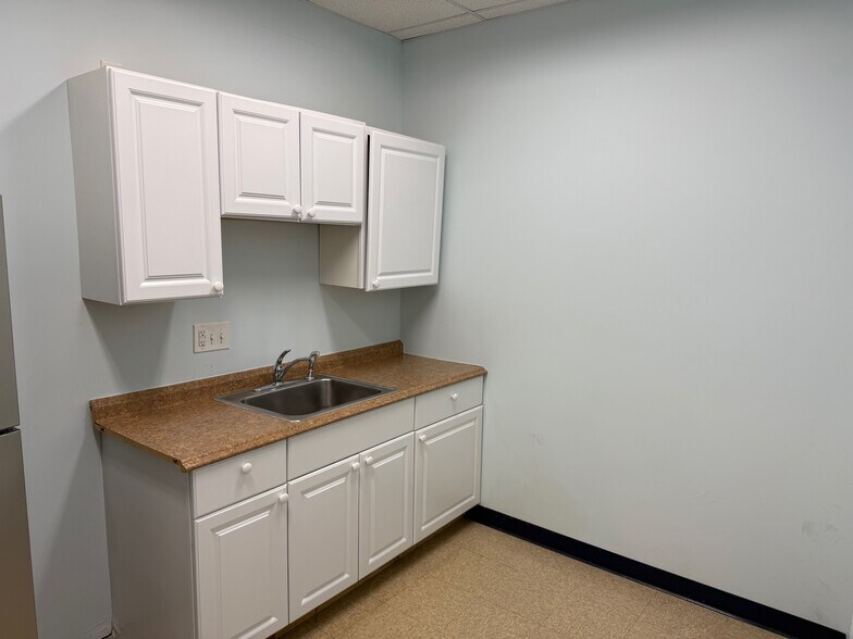 More Photos Of 1045 Hopkins St, Cincinnati Manufacturing For Lease
