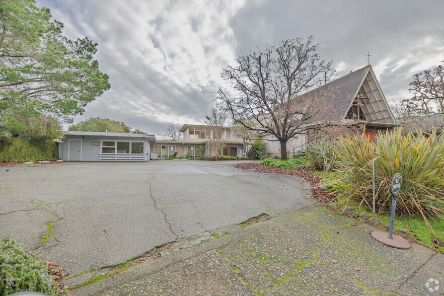 More Photos Of 2 Tamalpais Dr, Corte Madera Religious Facility For Lease