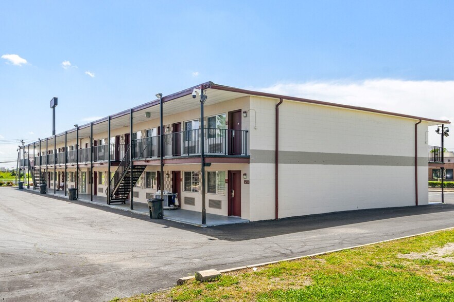 More Photos Of 4029 Marlane Dr, Grove City Hotel For Sale