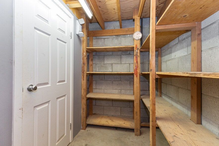 More Photos Of 2265b W Railway st, Abbotsford Warehouse For Lease