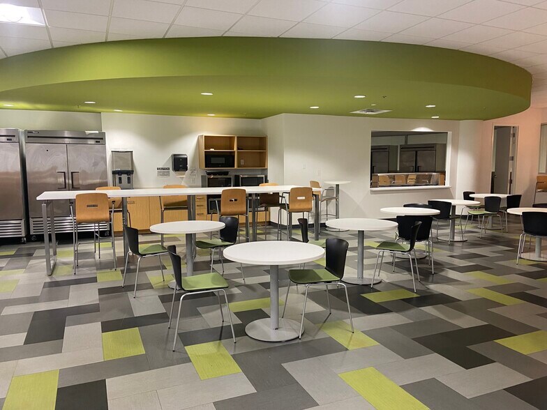 More Photos Of 400 Butler Farm Rd, Hampton Office For Lease