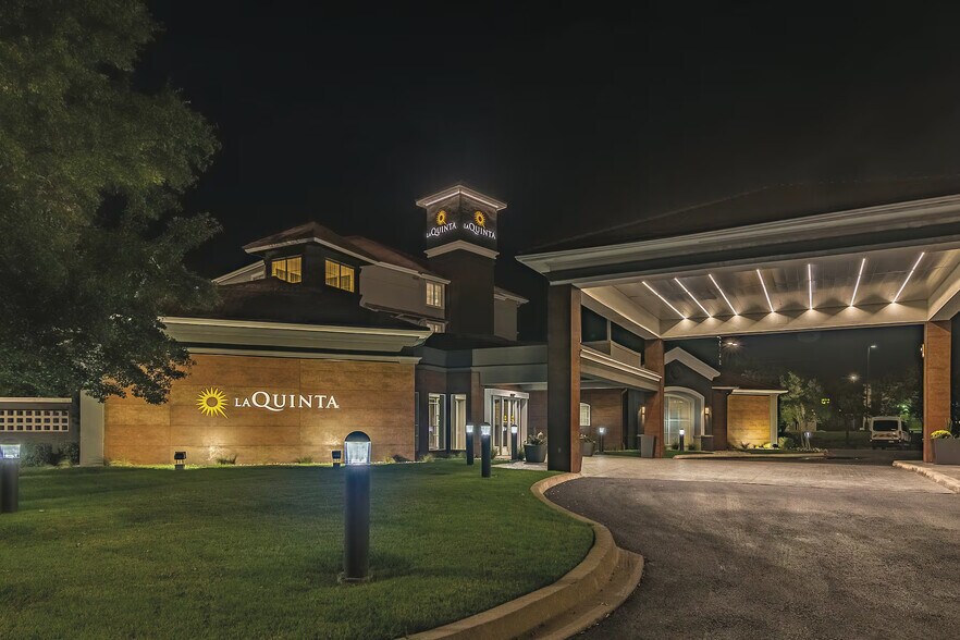 More Photos Of 930 Ed Noble Pky, Norman Hotel For Sale