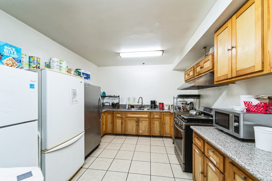 More Photos Of 5140 Crenshaw Blvd, Los Angeles Assisted Living For Sale