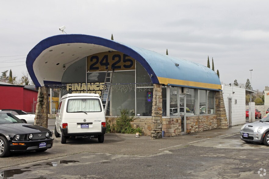 More Photos Of 2425 Arden Way, Sacramento Freestanding For Lease