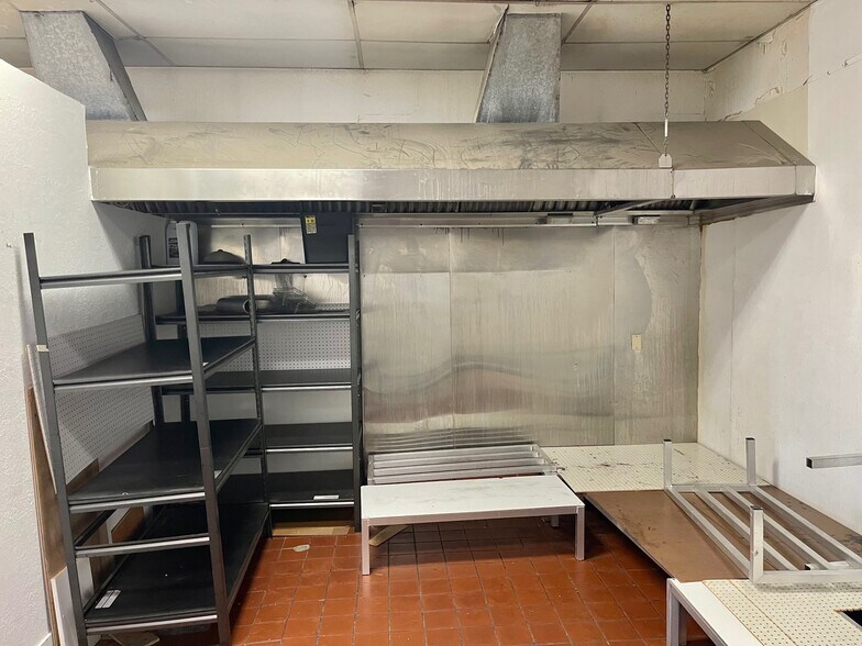 More Photos Of 213-217 W Winton Ave, Hayward Storefront For Lease