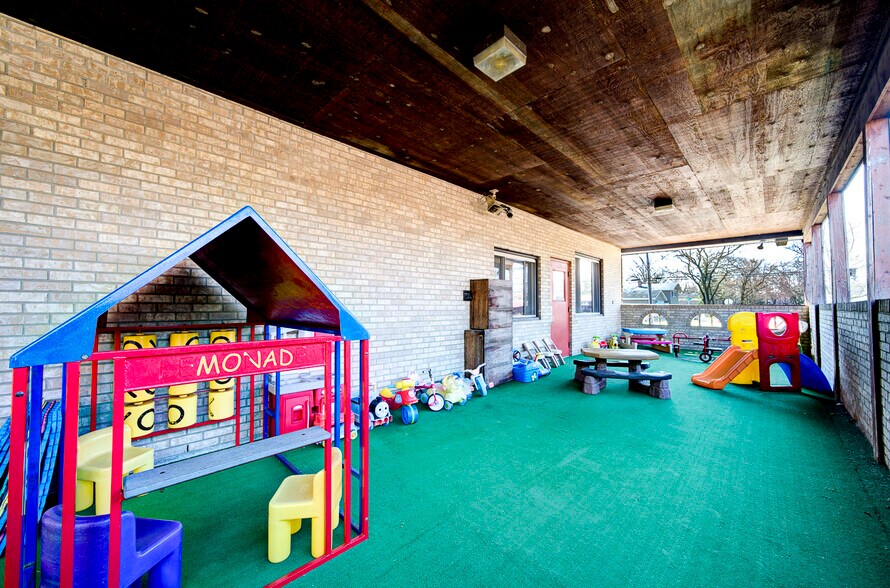 More Photos Of 5500 147th St, Oak Forest Daycare Center For Sale