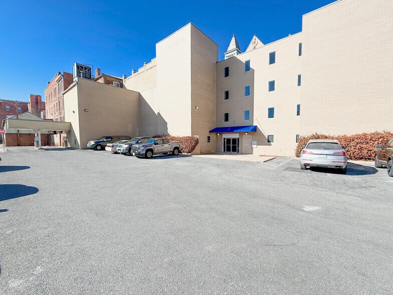 More Photos Of 2 W Beverley St, Staunton Office For Sale